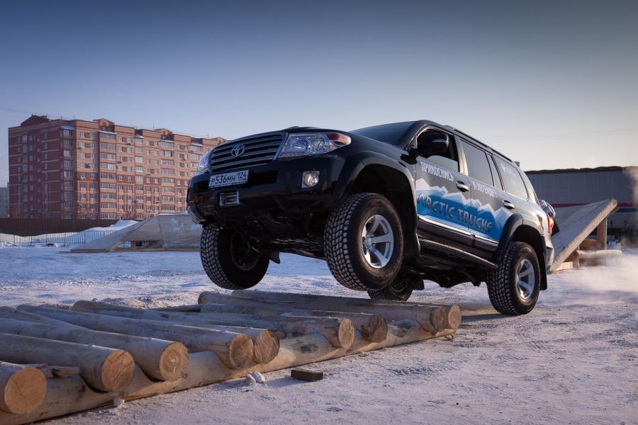  Toyota Land Cruiser AT35 by Arctic Trucks (J200) 2011 года  (фото 5 из 7)